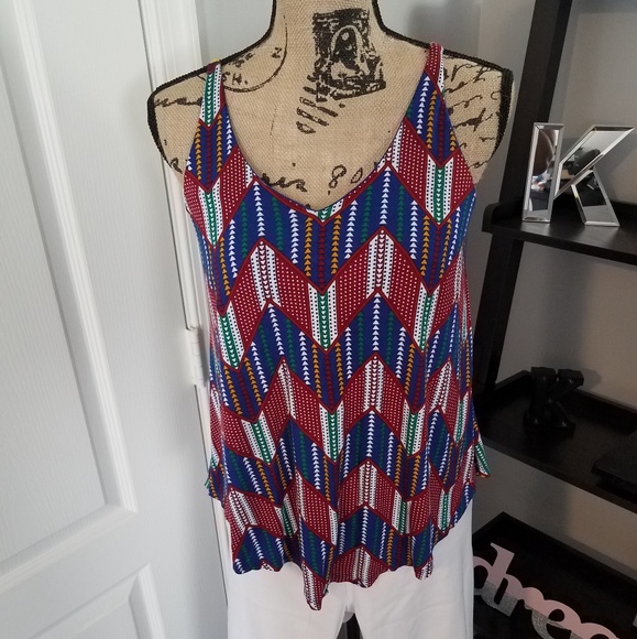 Multi-color Sleeveless Top - Picture 3 of 3